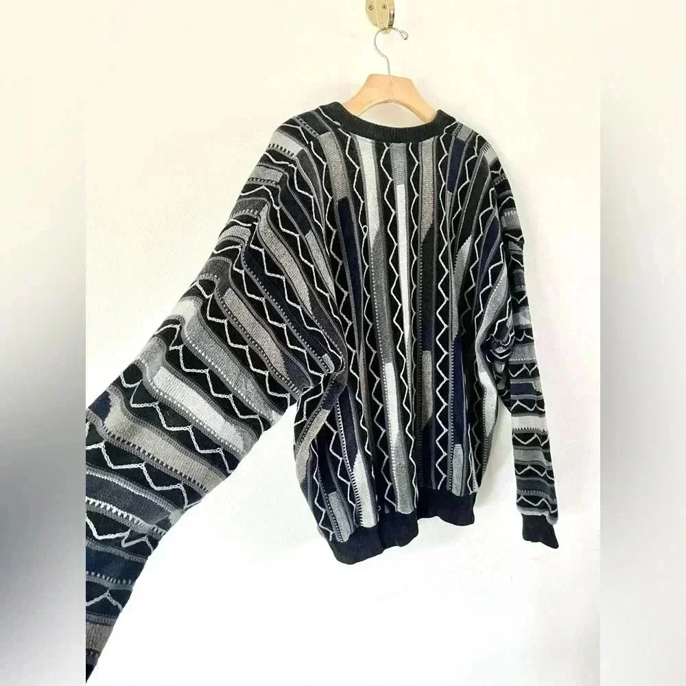 Tundra‎ Vintage Black & Gray Striped 3D Knit V- Neck Grandpa Sweater Size Large